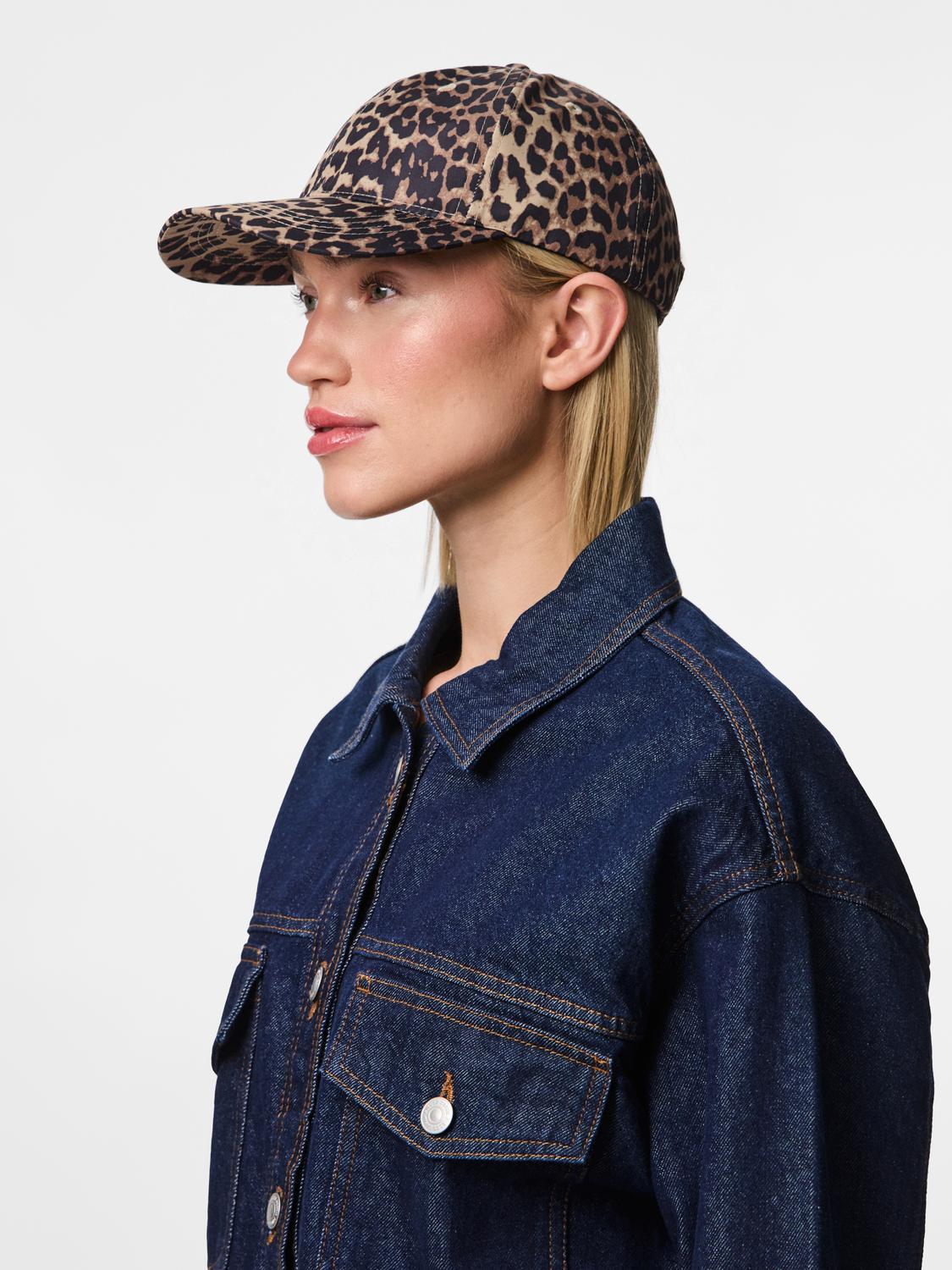 model_shot-front