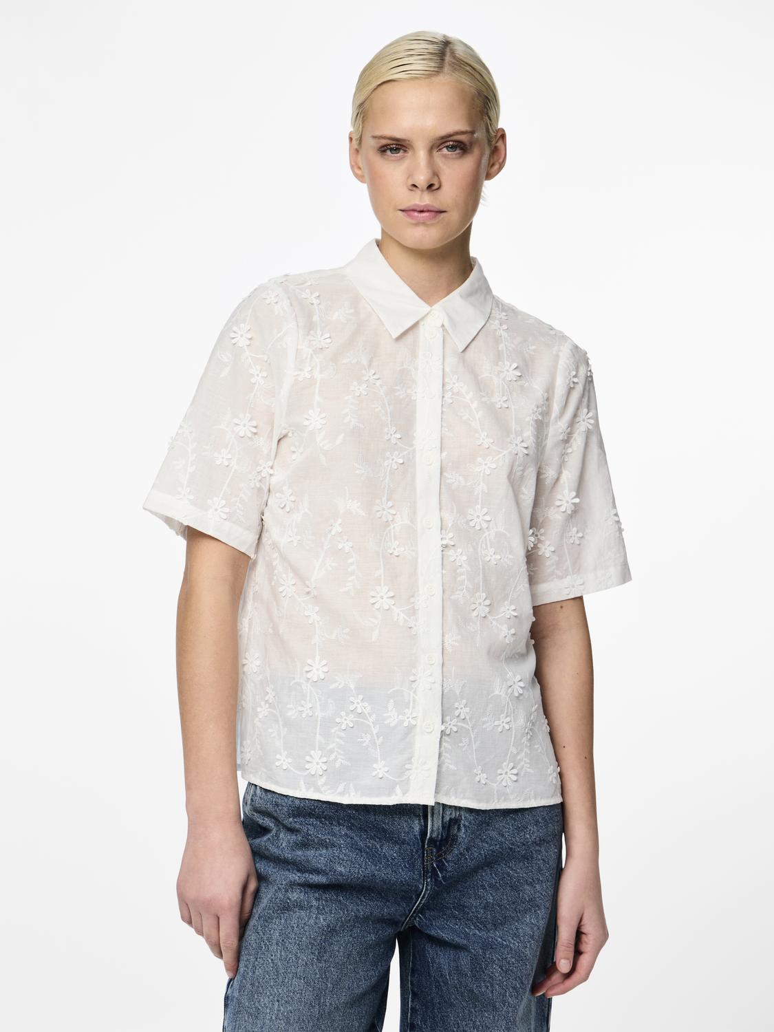model_shot-front
