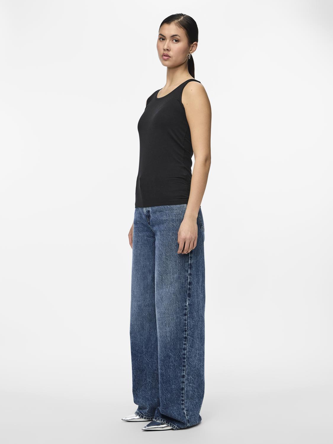 model_shot-front_full