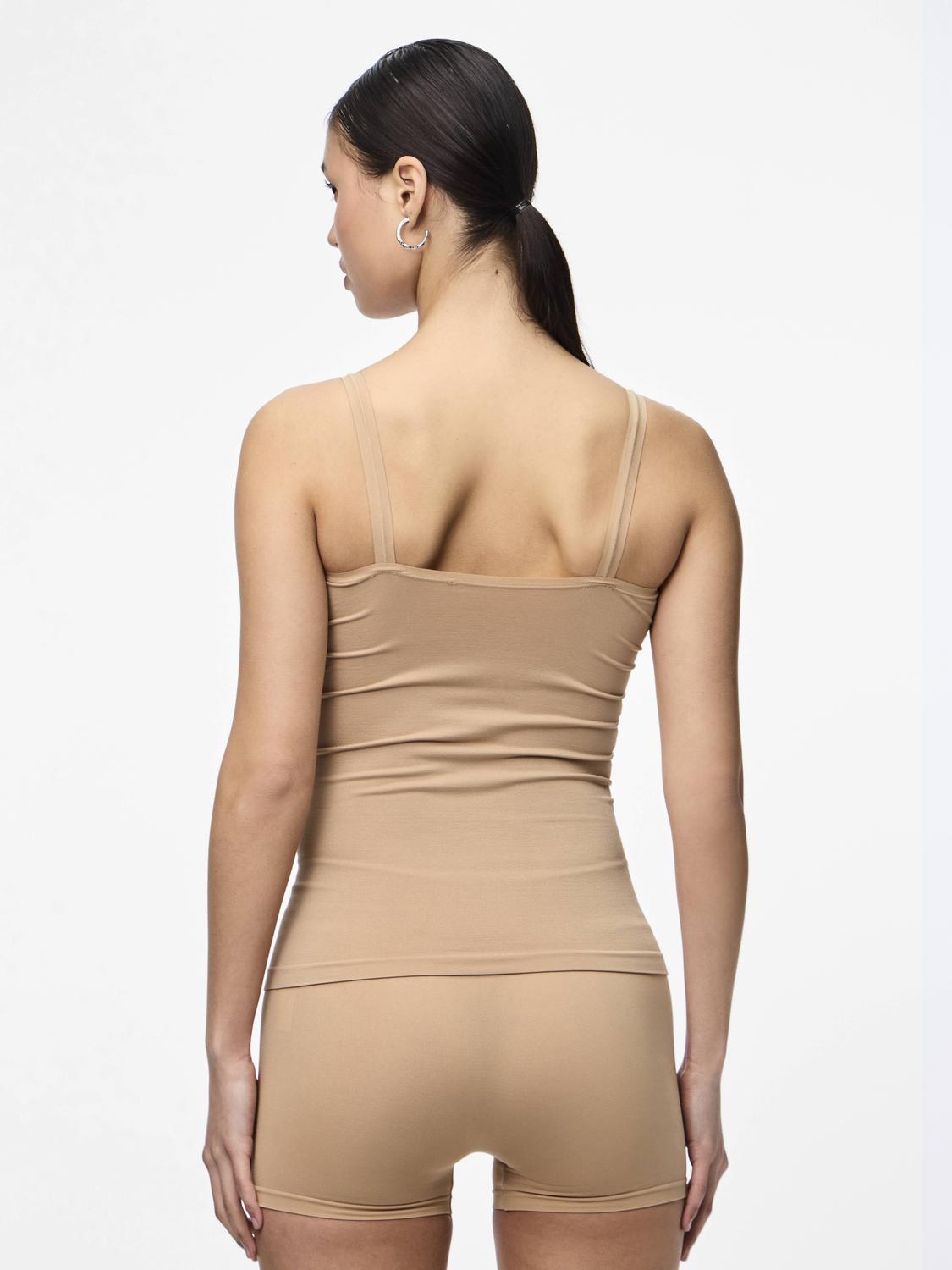 model_shot-back
