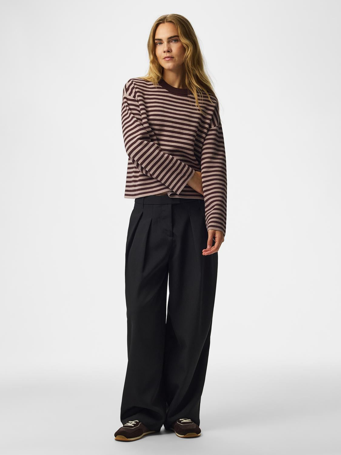 model_shot-front_full