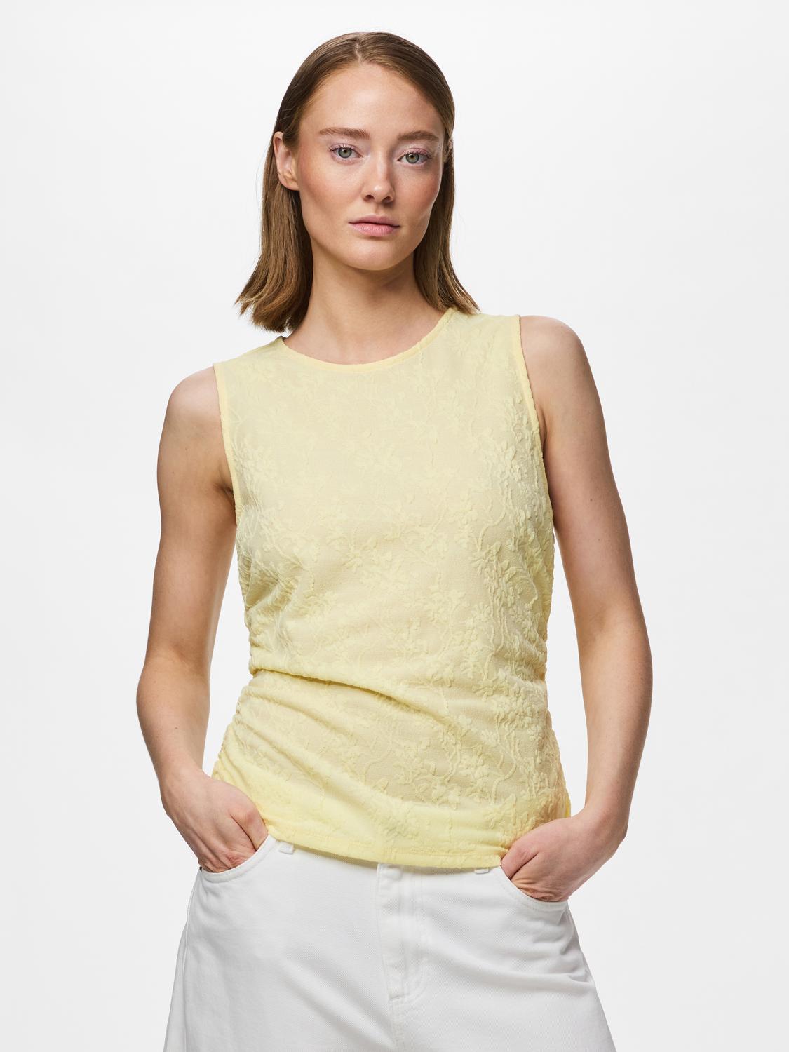 model_shot-front