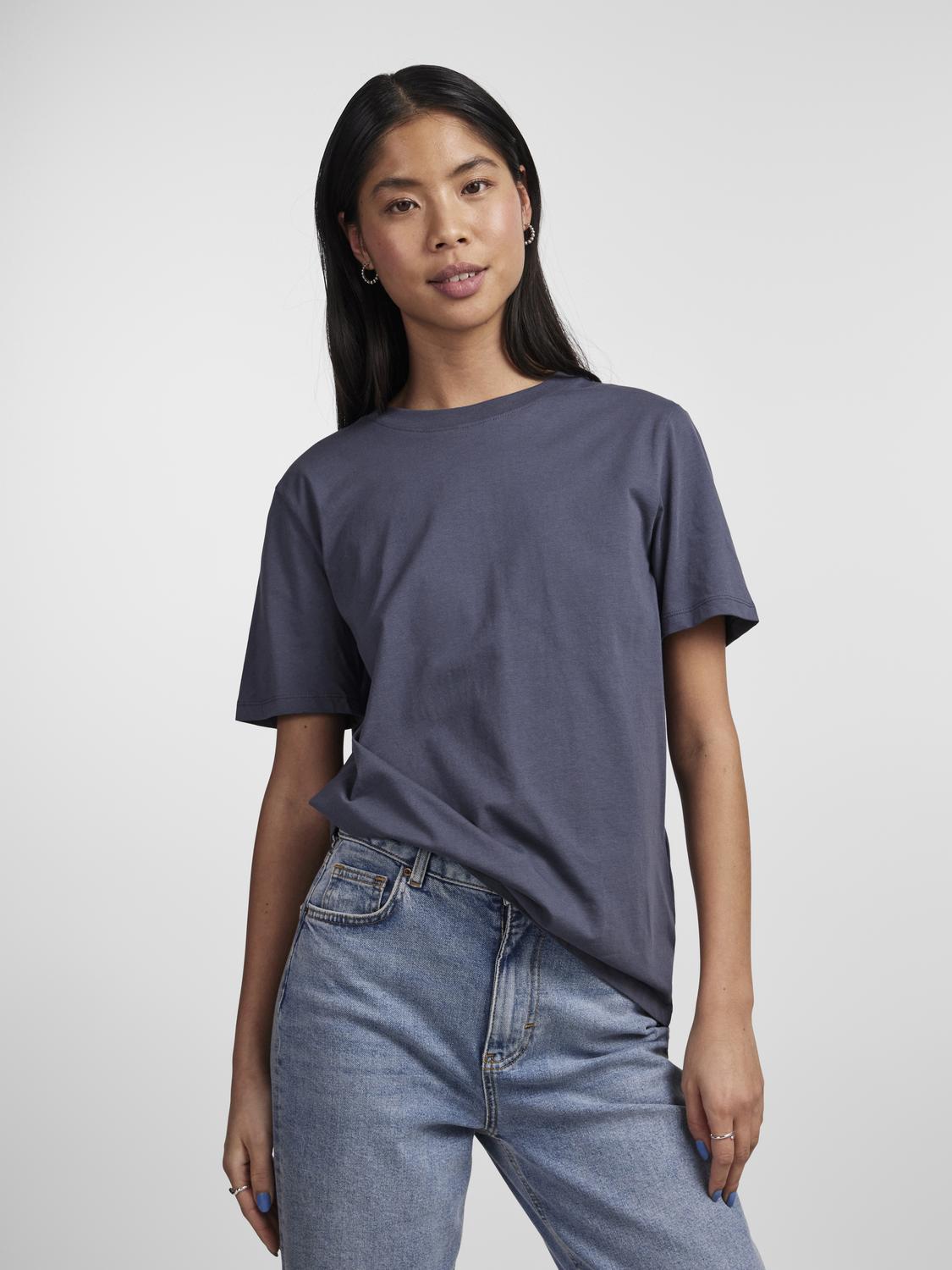 model_shot-front