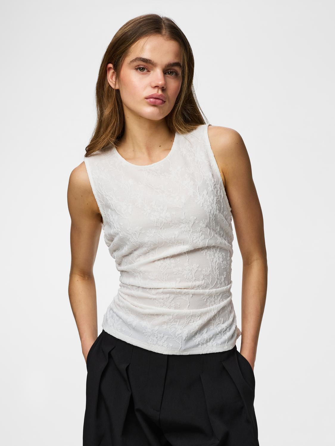 model_shot-front