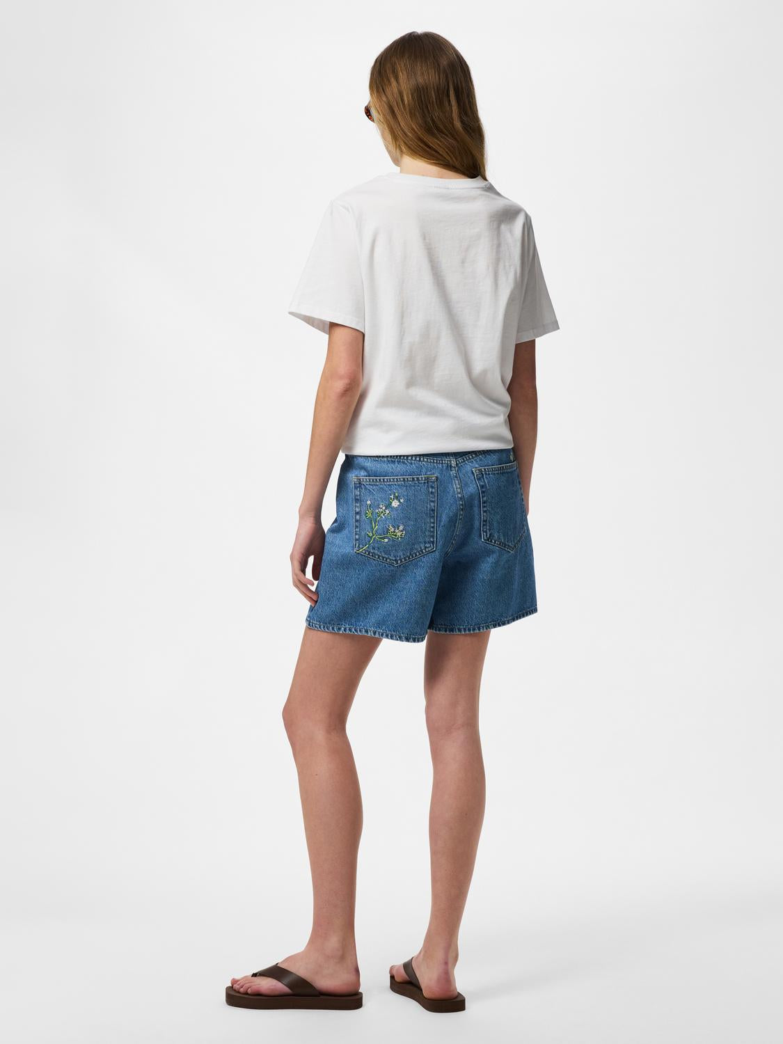 model_shot-back
