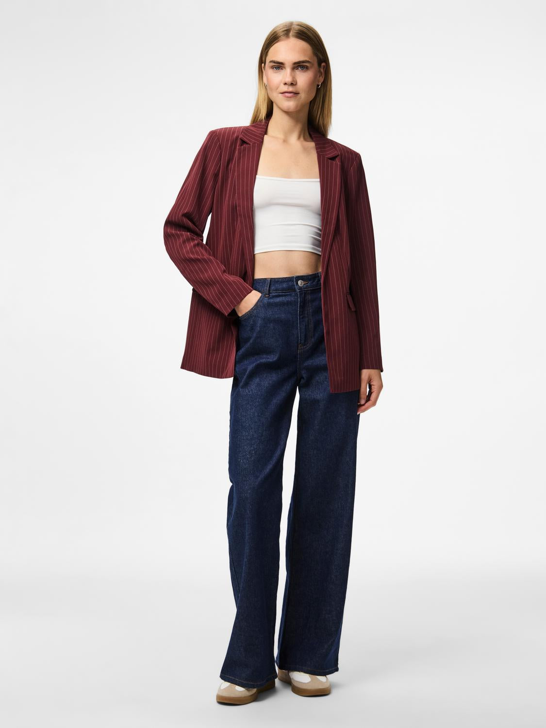 model_shot-front_full