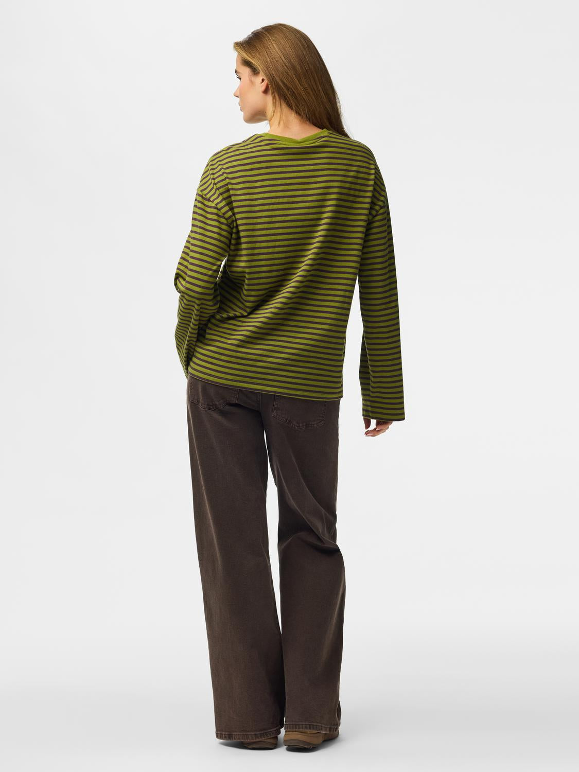 model_shot-back