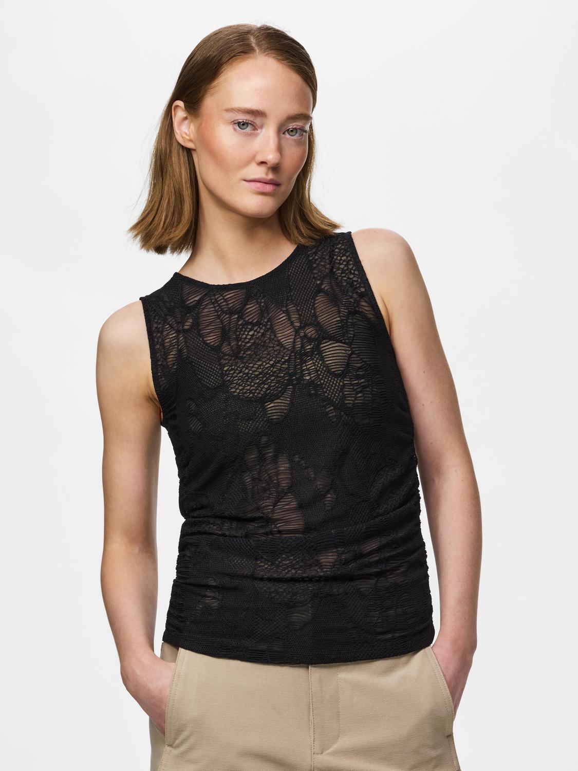 model_shot-front