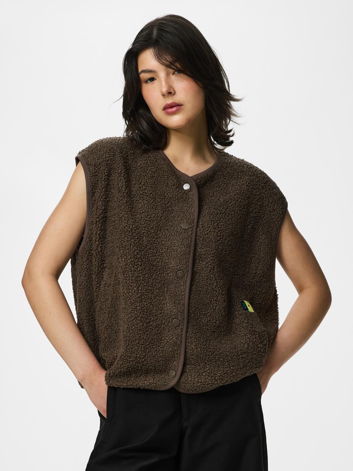 model_shot-front