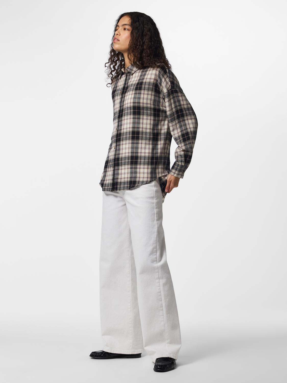 model_shot-front_full