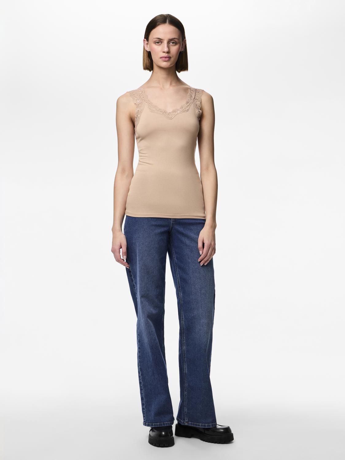 model_shot-front_full