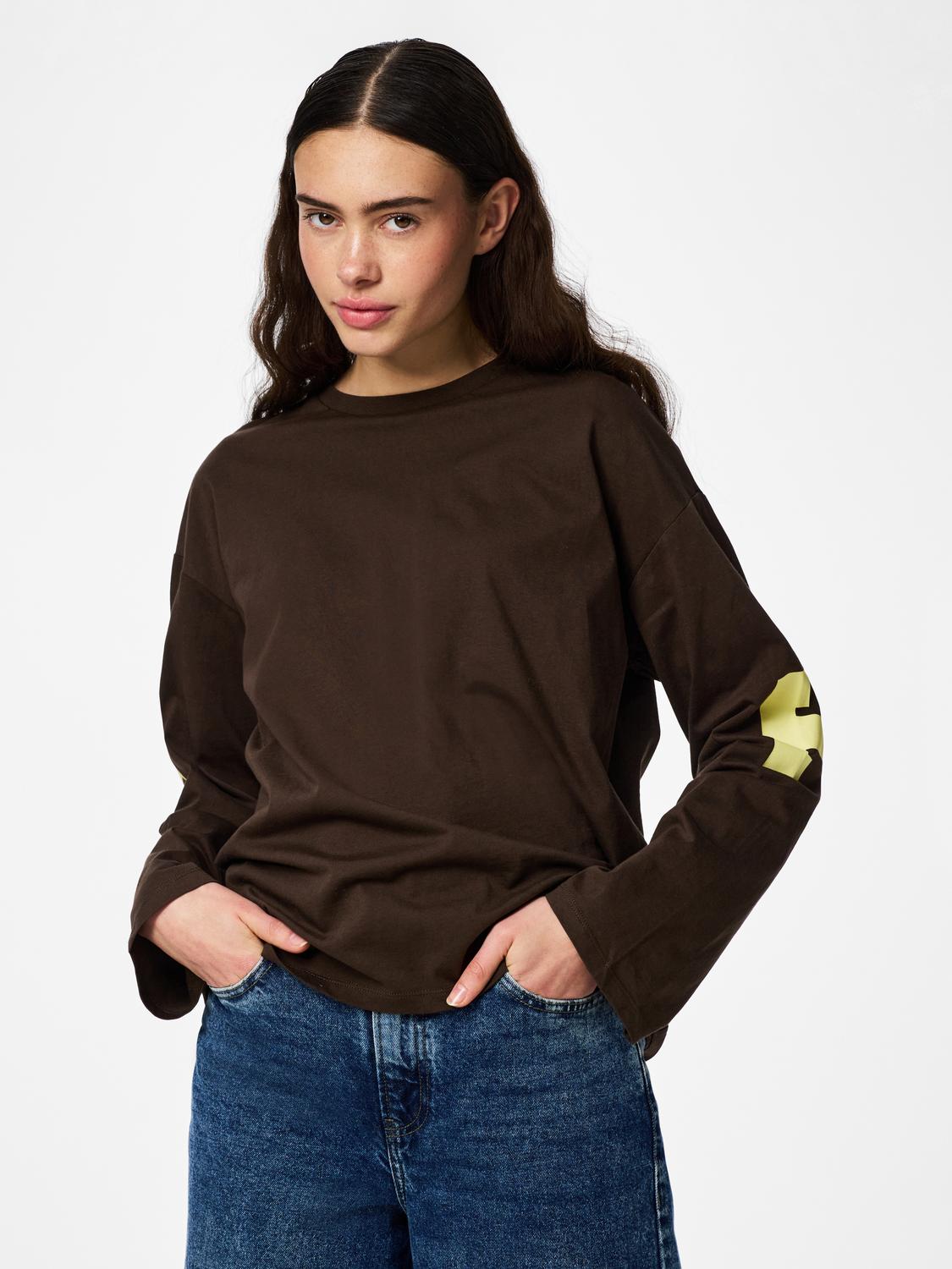 model_shot-front