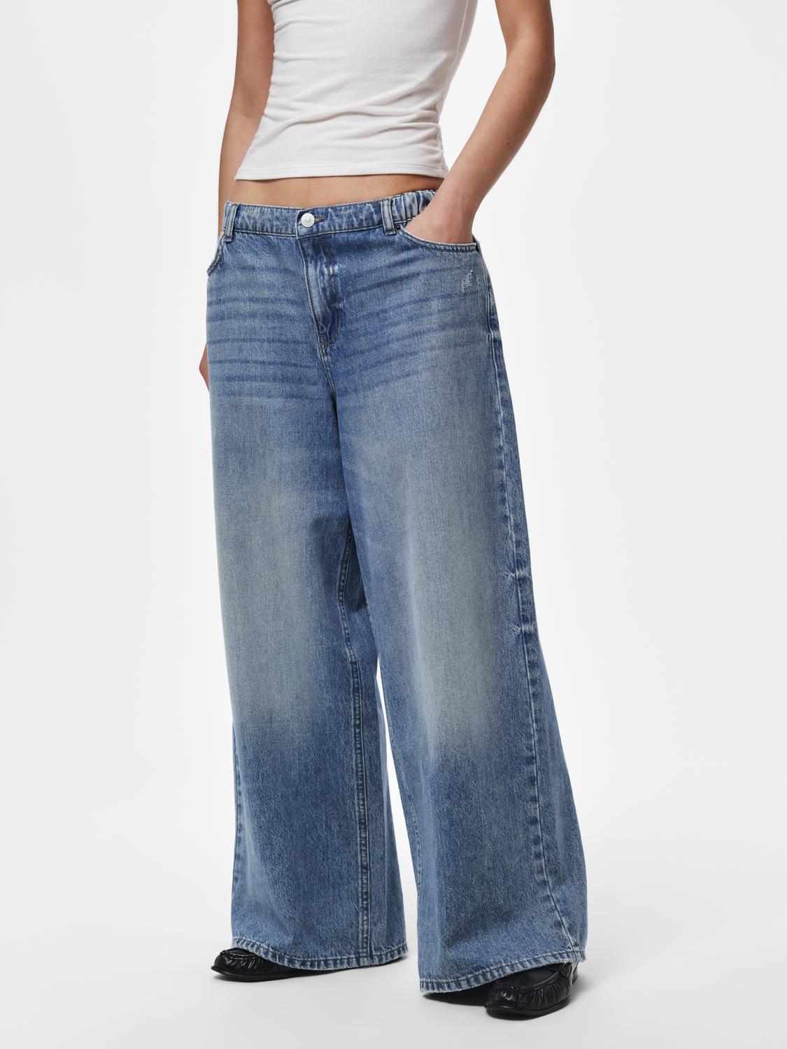 model_shot-front