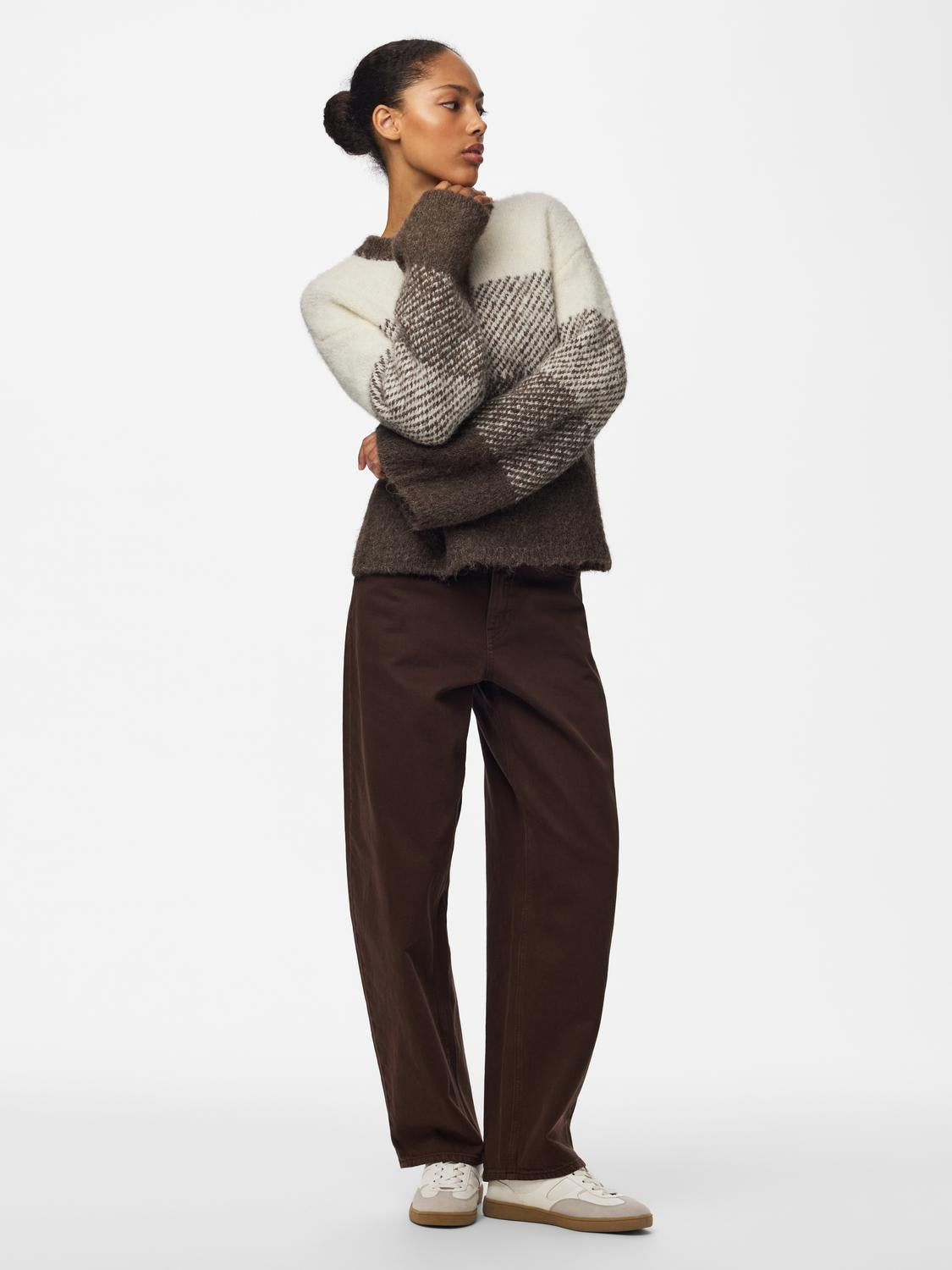 model_shot-front_full