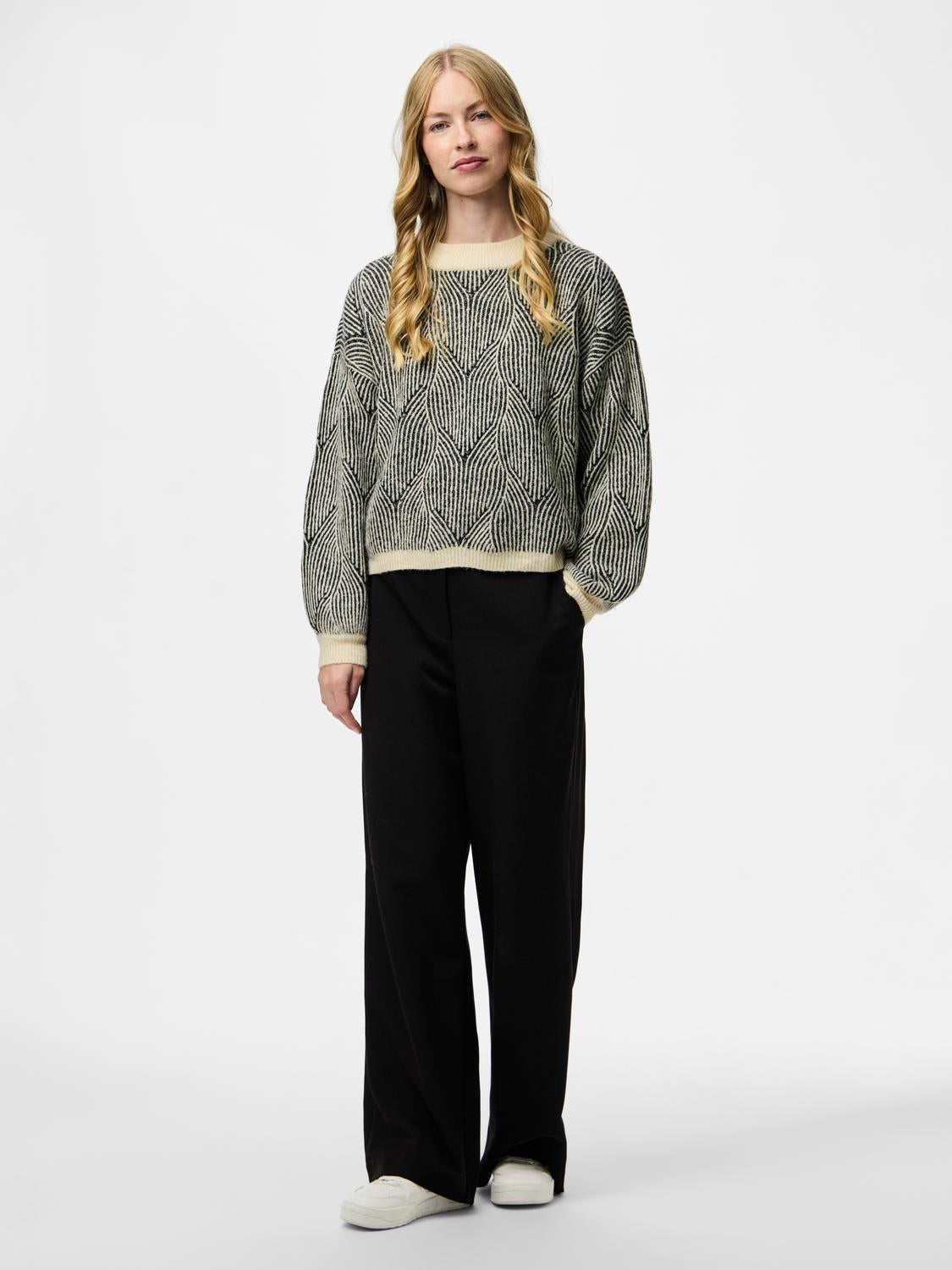 model_shot-front_full