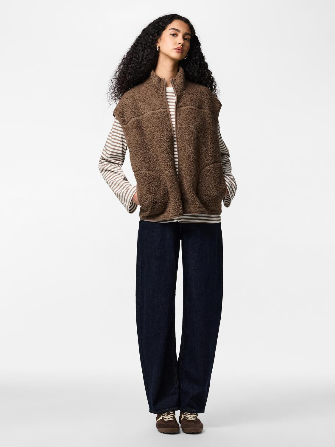 model_shot-front_full