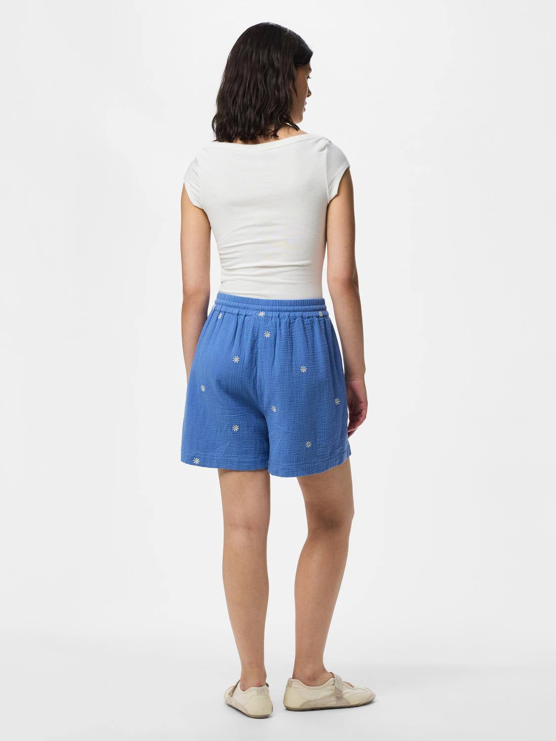 model_shot-back