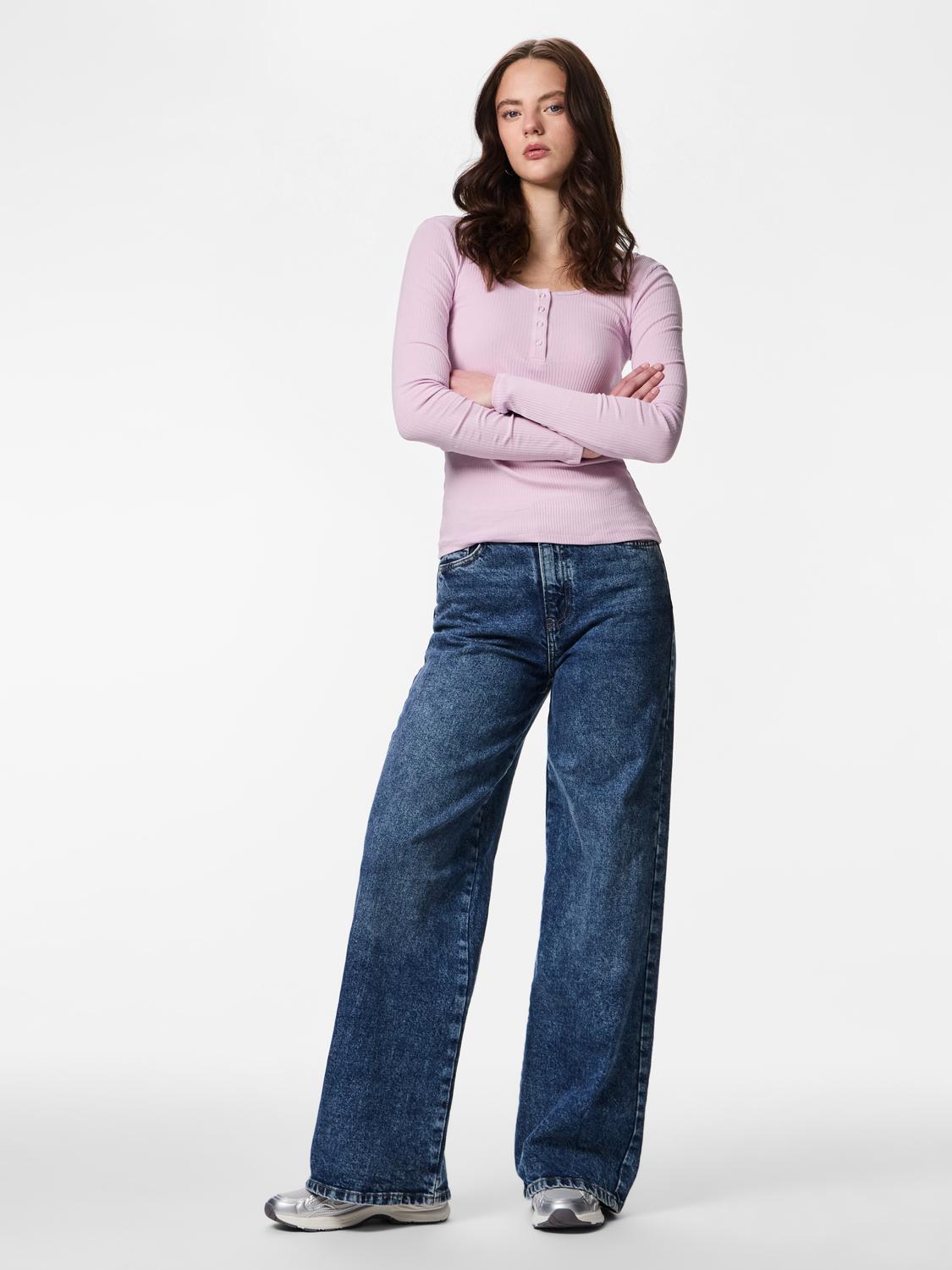 model_shot-front_full