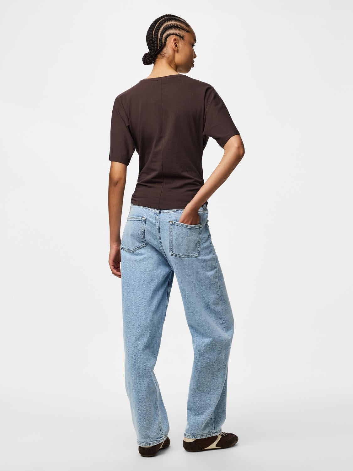 model_shot-back