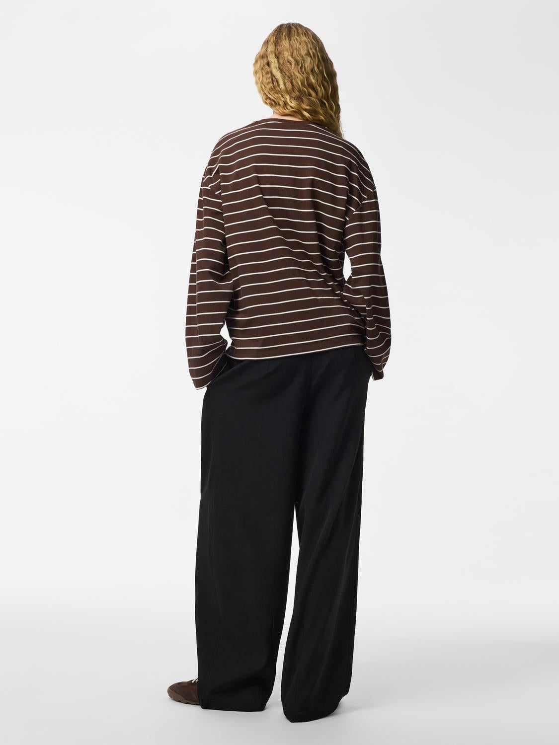 model_shot-back