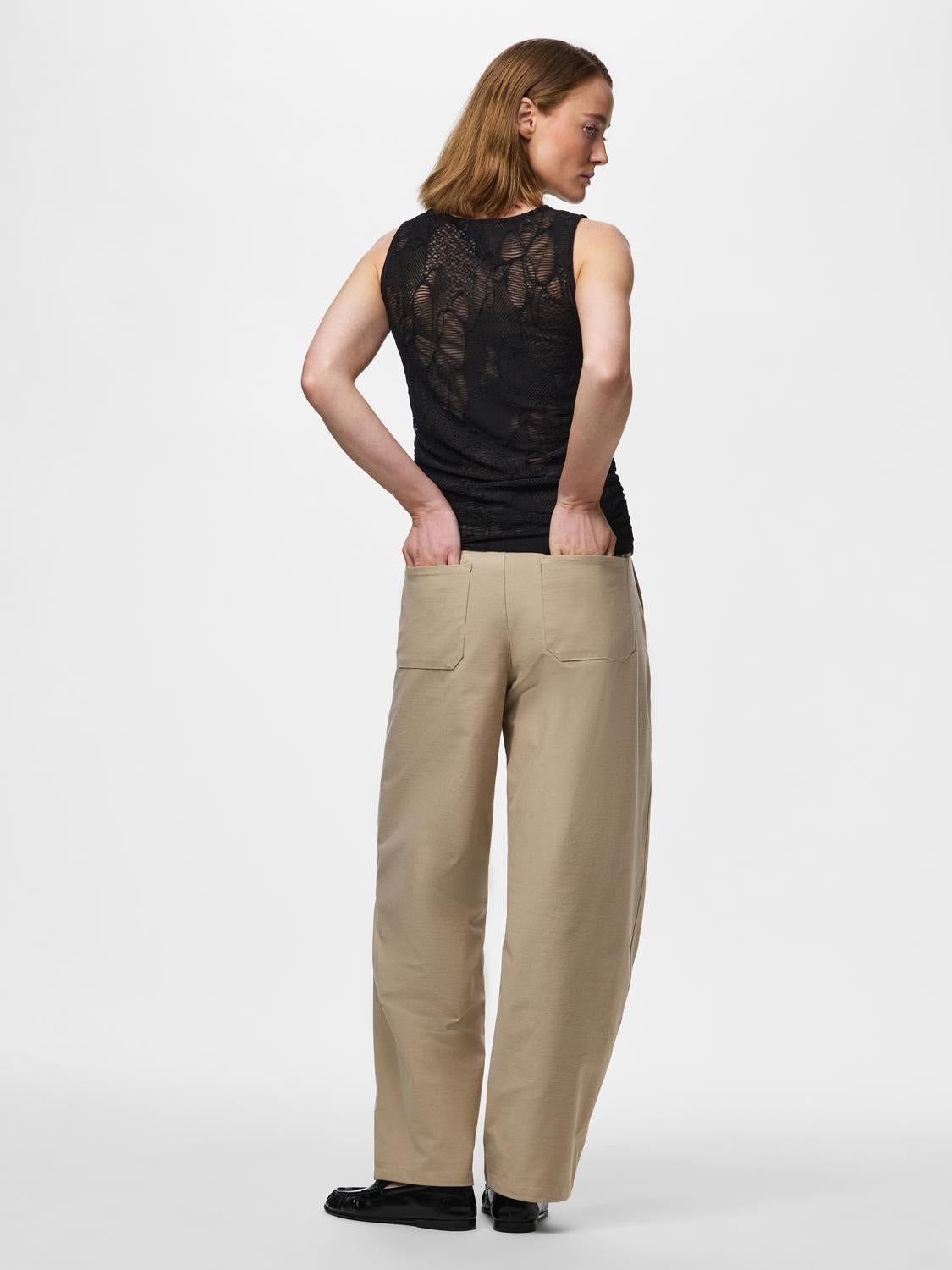 model_shot-back