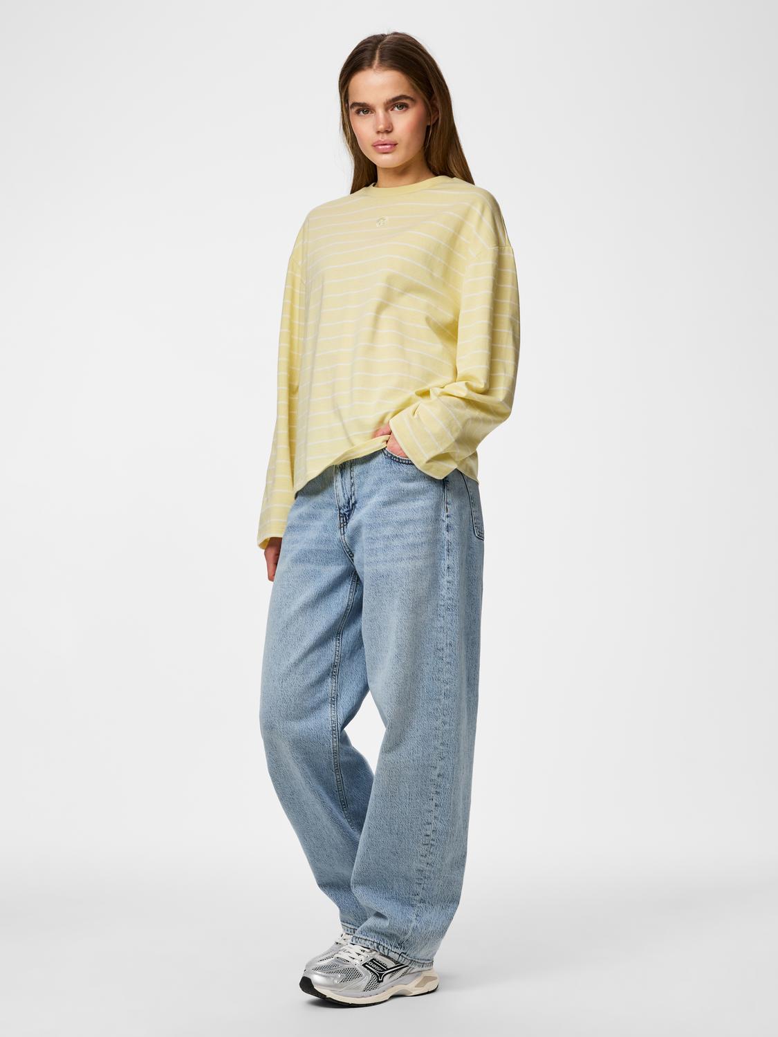 model_shot-front_full