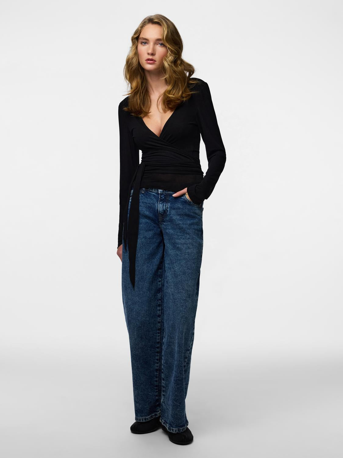model_shot-front_full