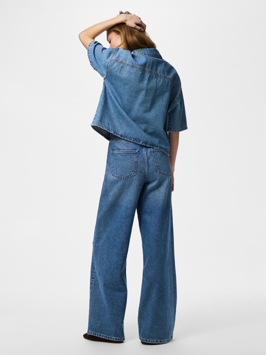 model_shot-back