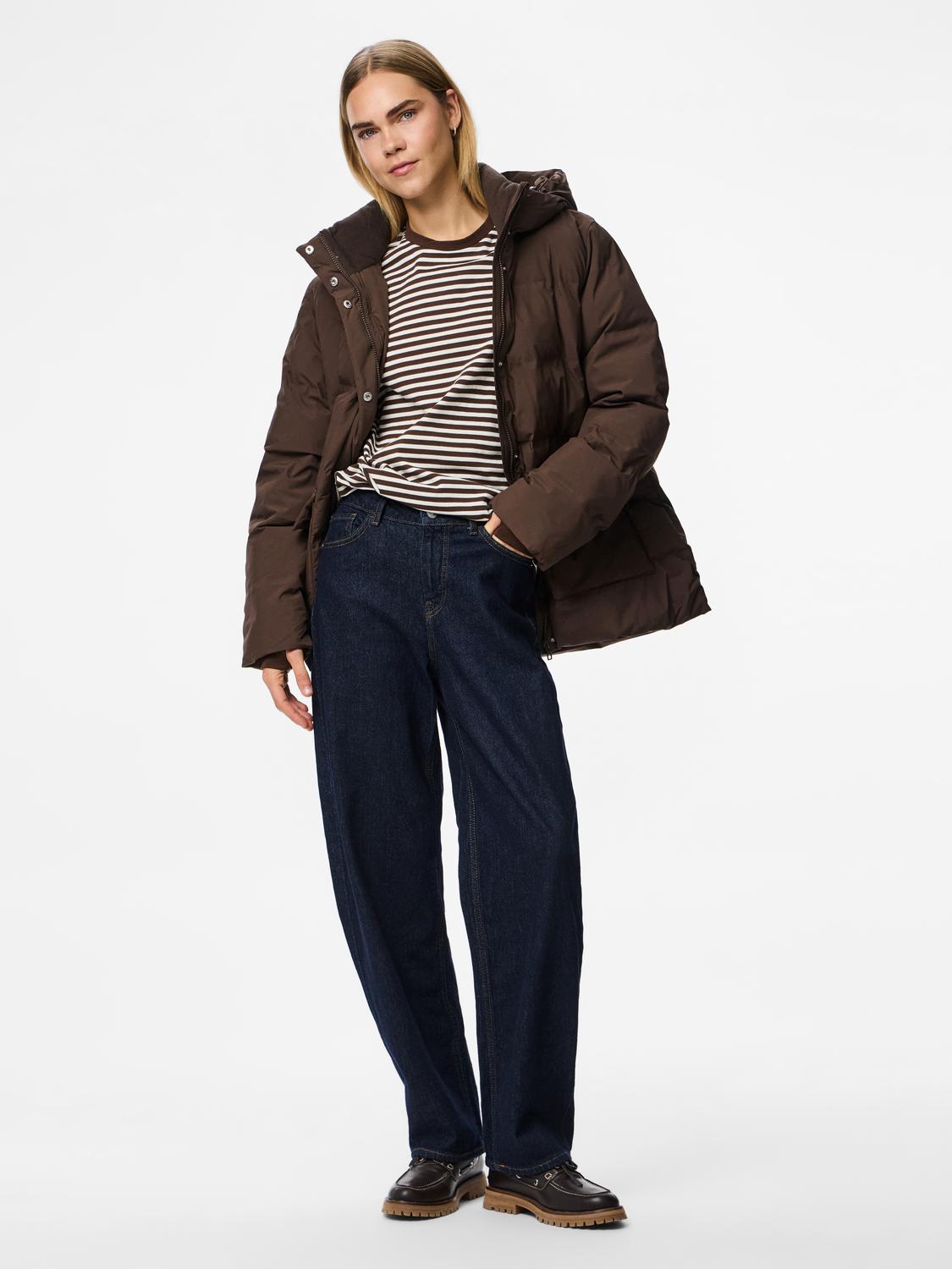 model_shot-front_full