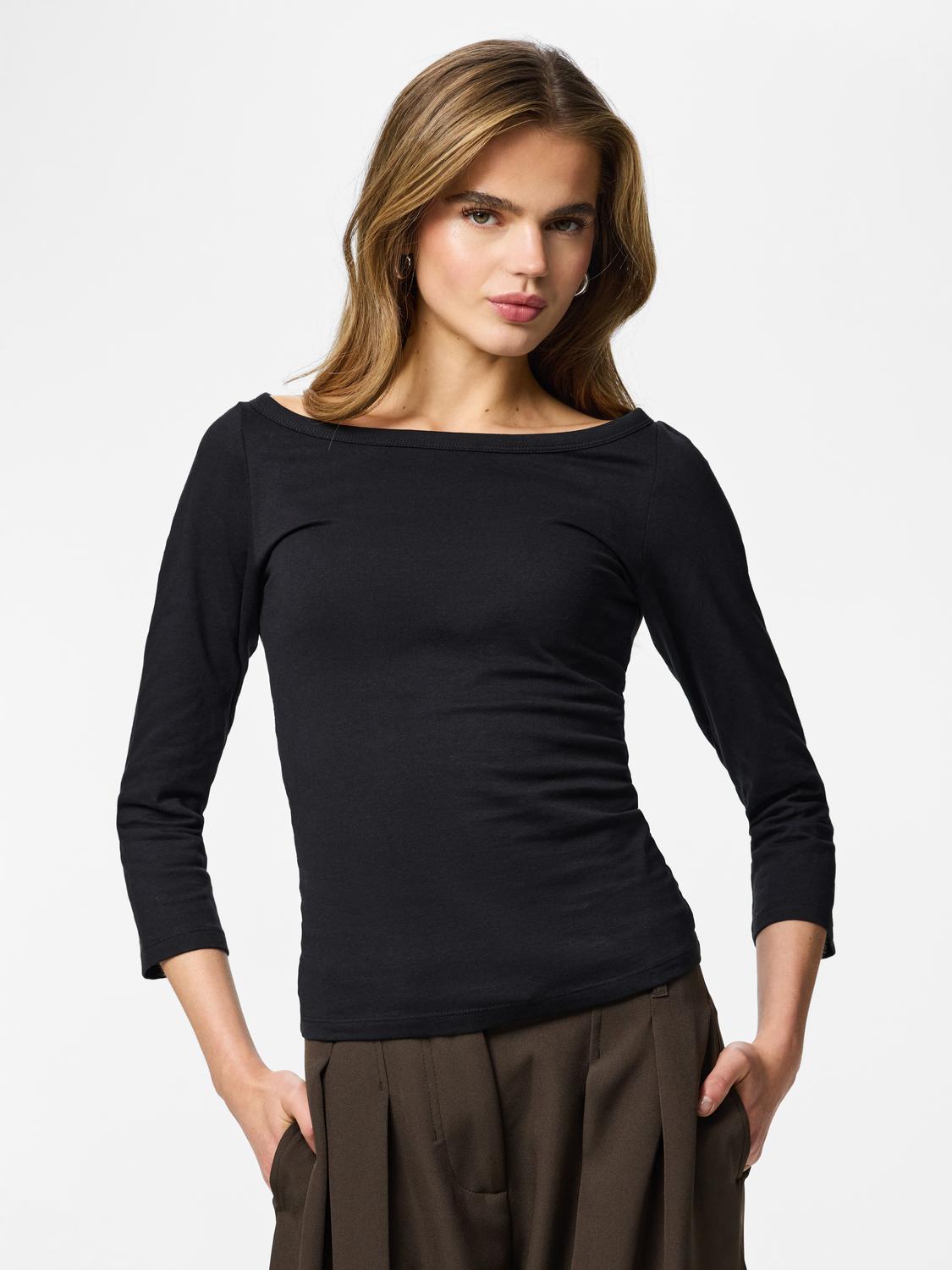 model_shot-front