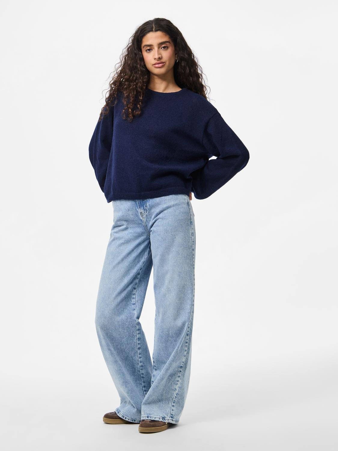 model_shot-front_full