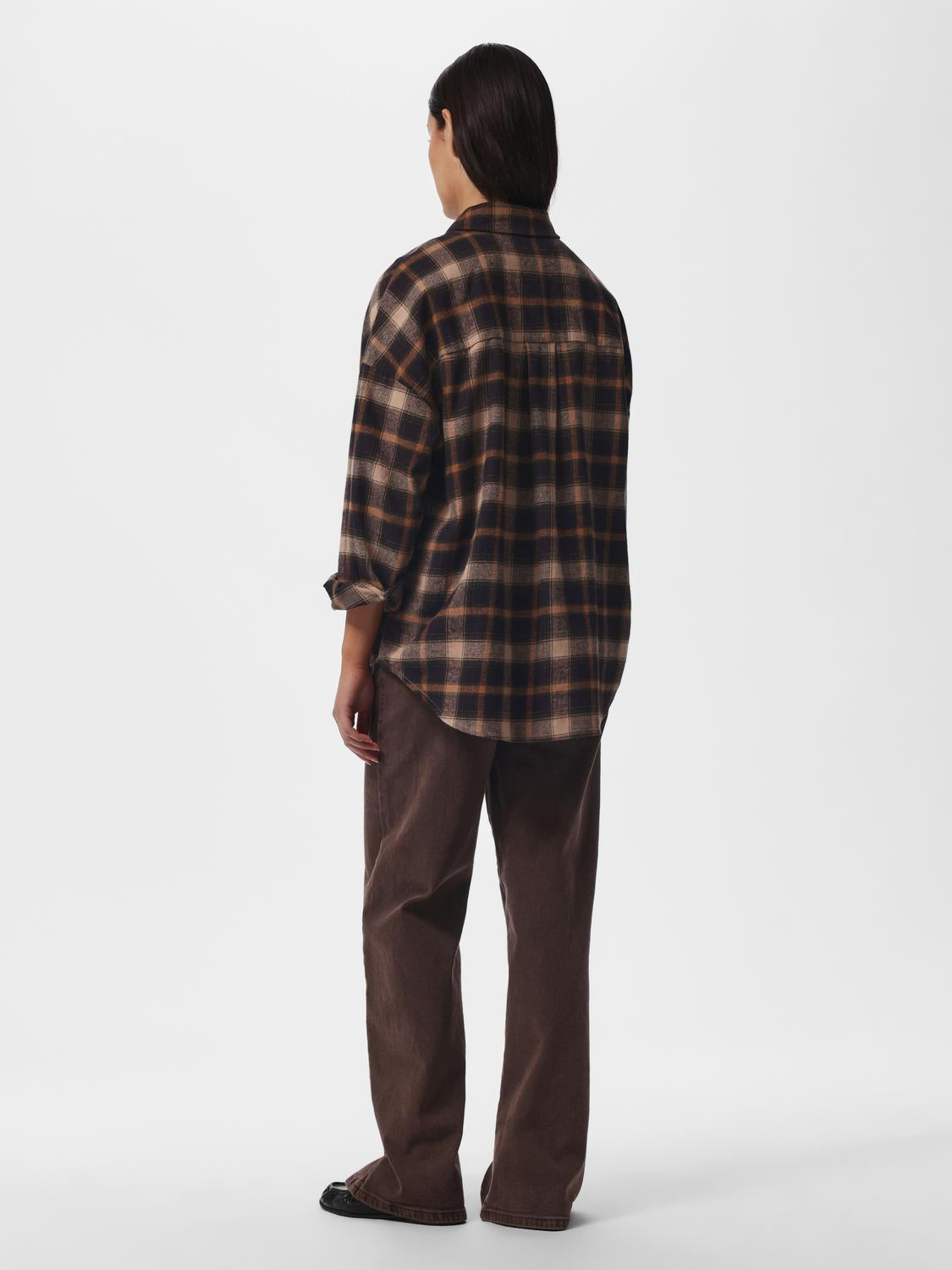 model_shot-back