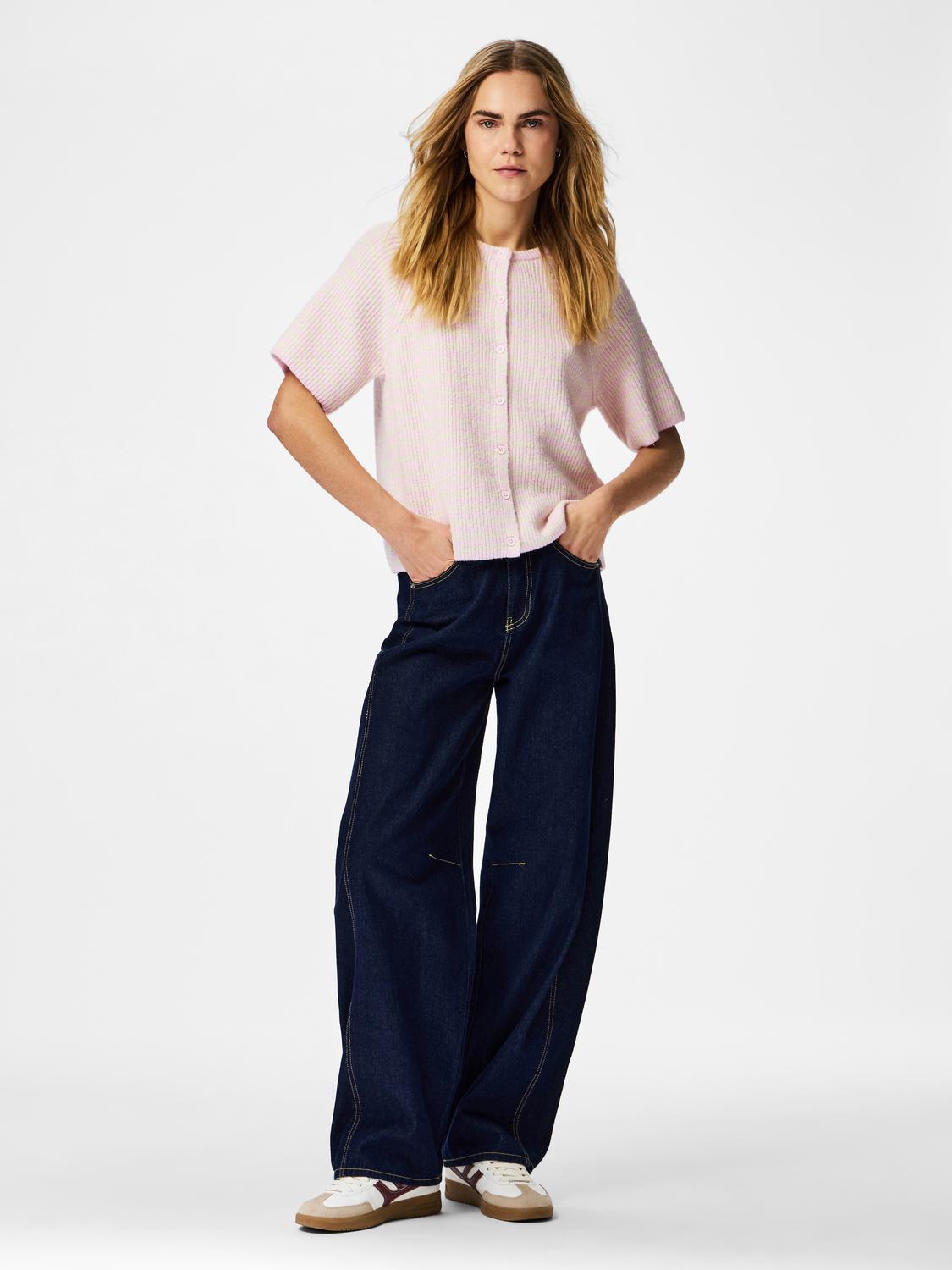 model_shot-front_full