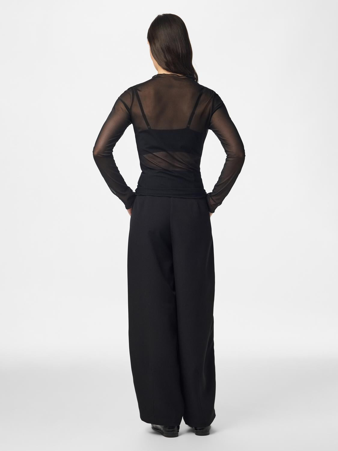 model_shot-back