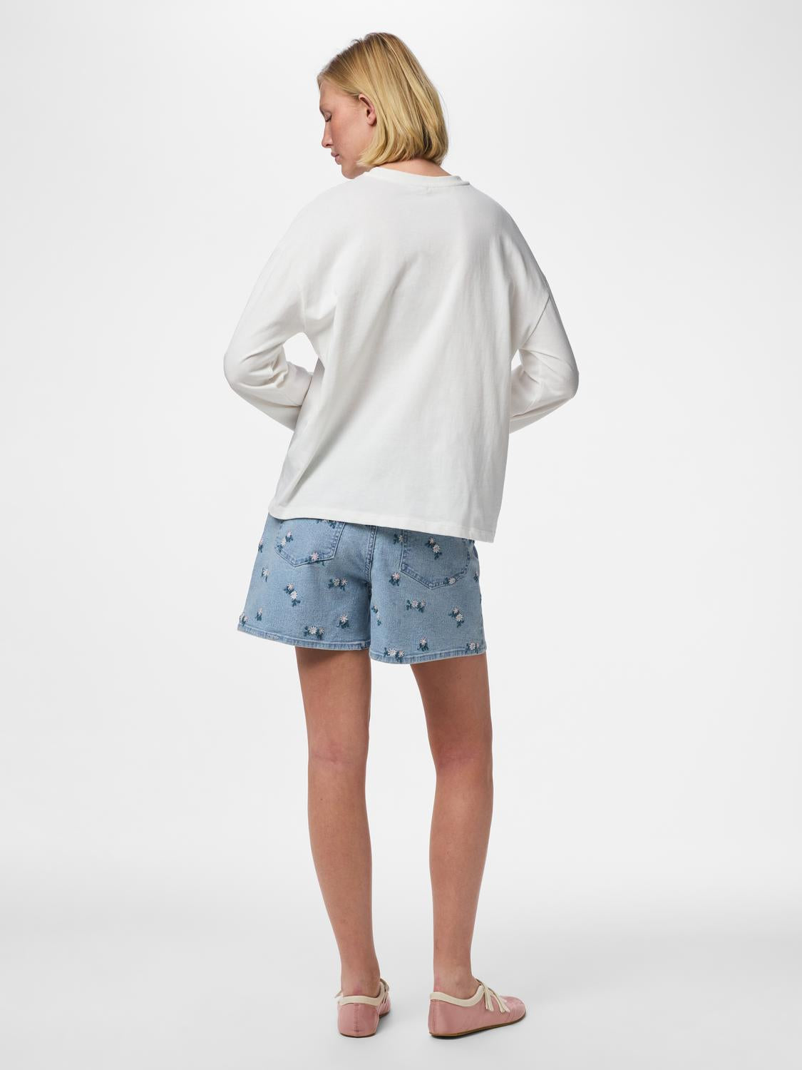 model_shot-back