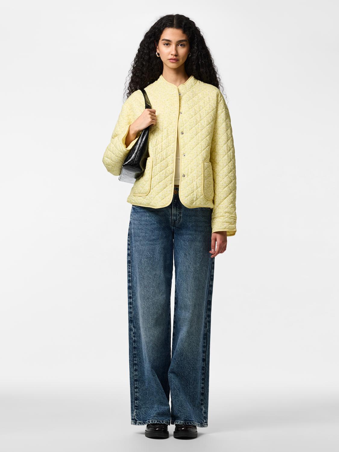 model_shot-front_full