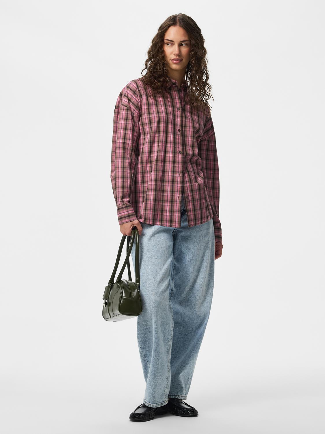 model_shot-front_full