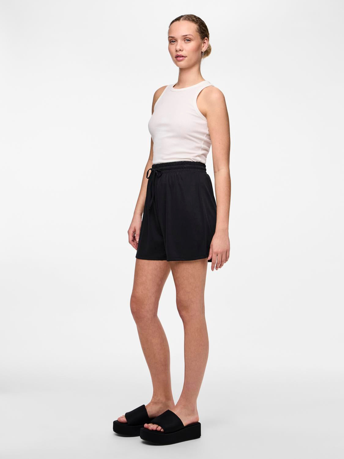 PCANORA Shorts - Black