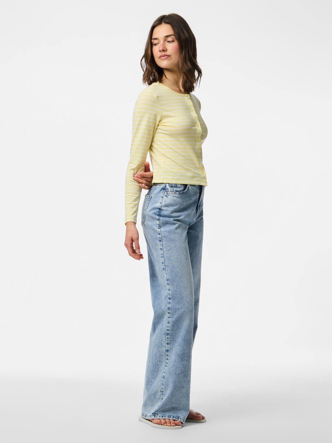 model_shot-front_full