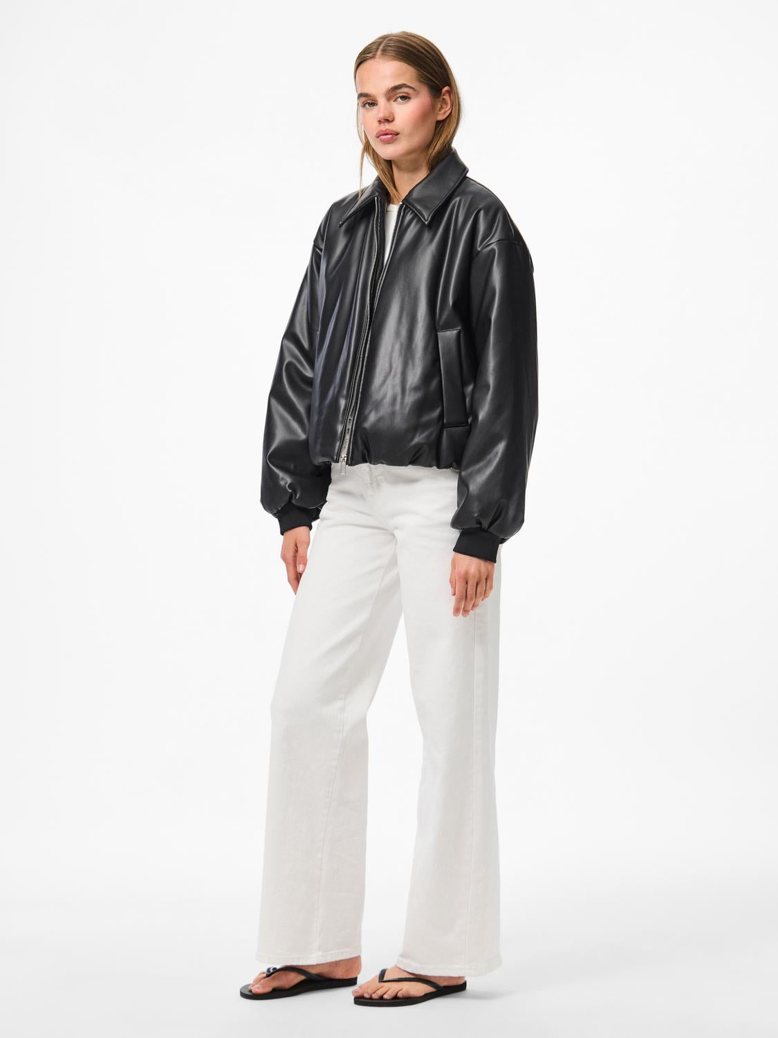 model_shot-front_full