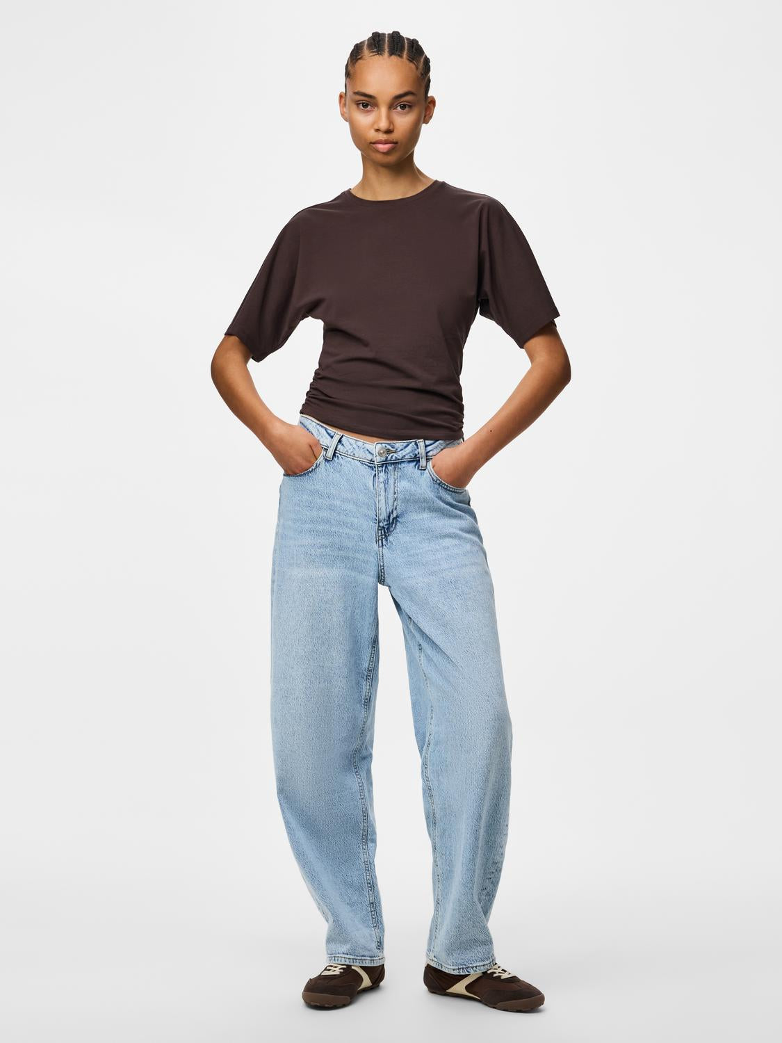 model_shot-front_full