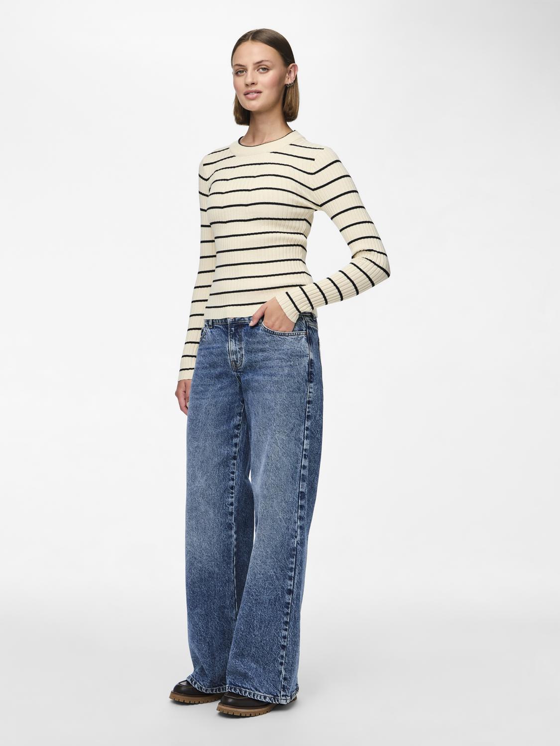 model_shot-front_full