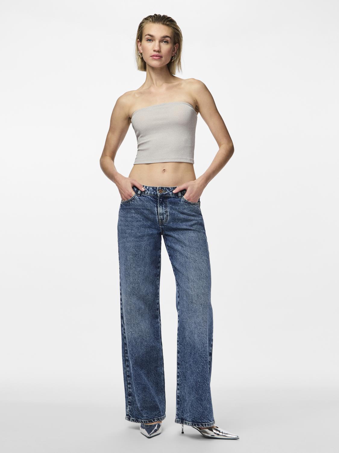 model_shot-front_full
