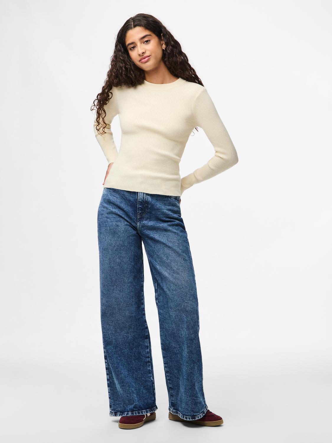 model_shot-front_full