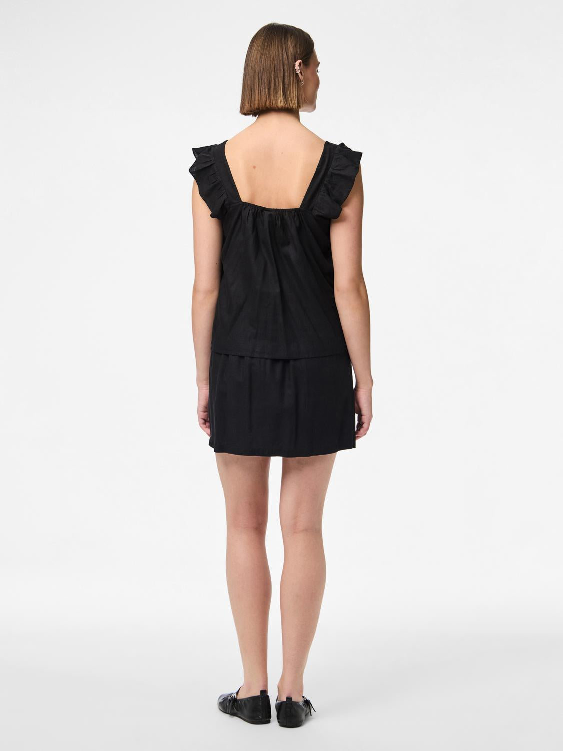 model_shot-back