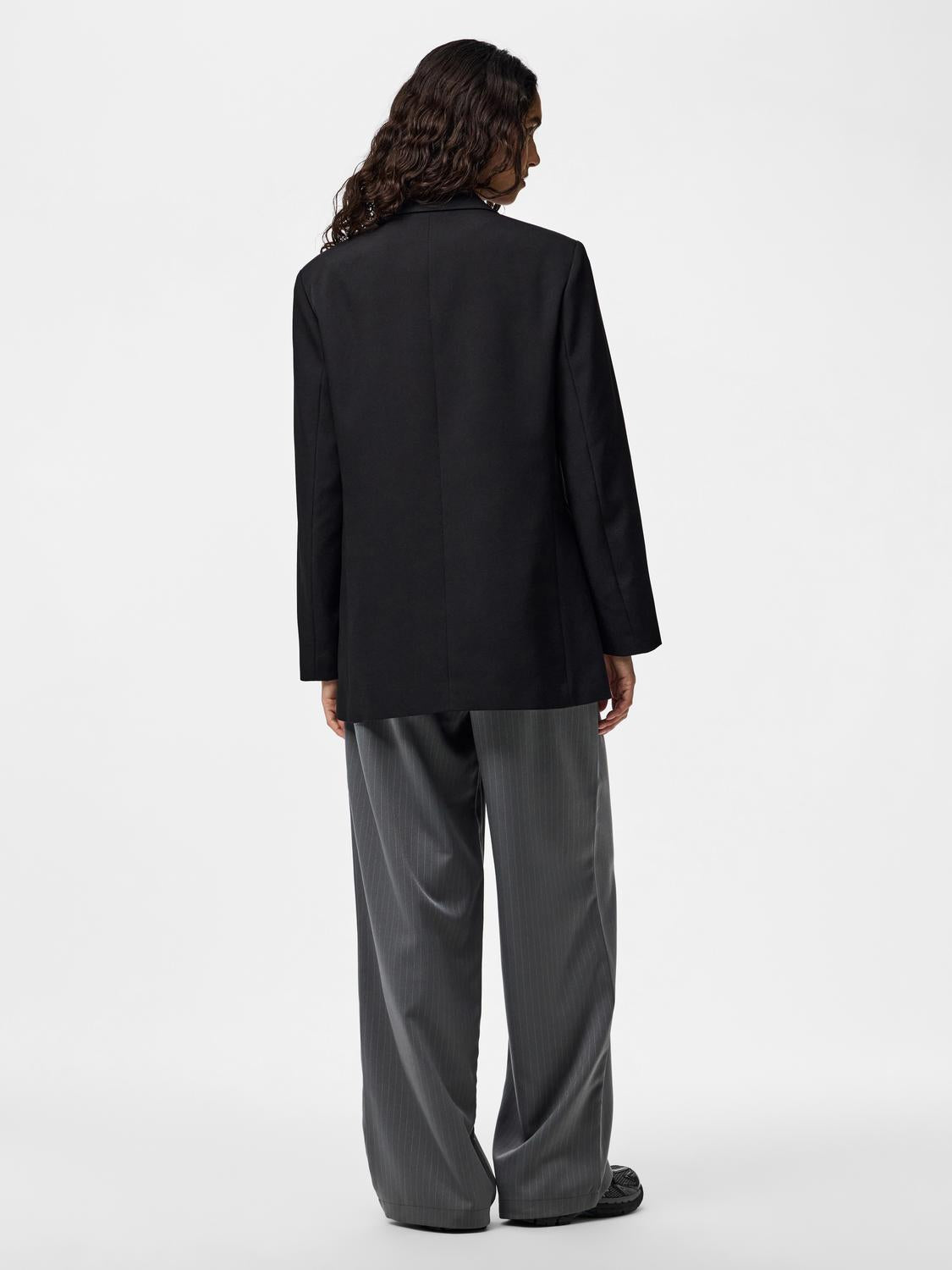 model_shot-back