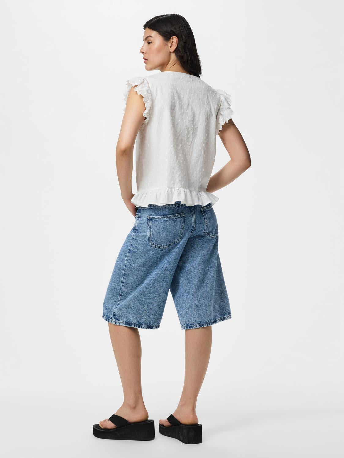 model_shot-back