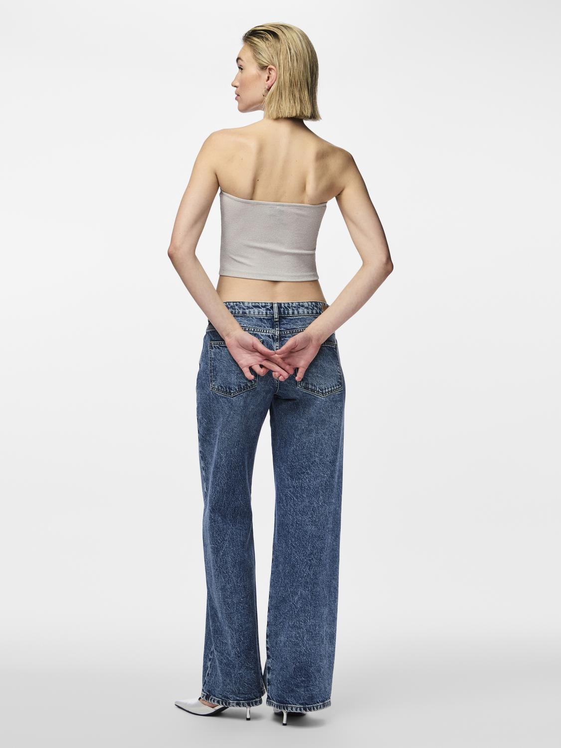model_shot-back