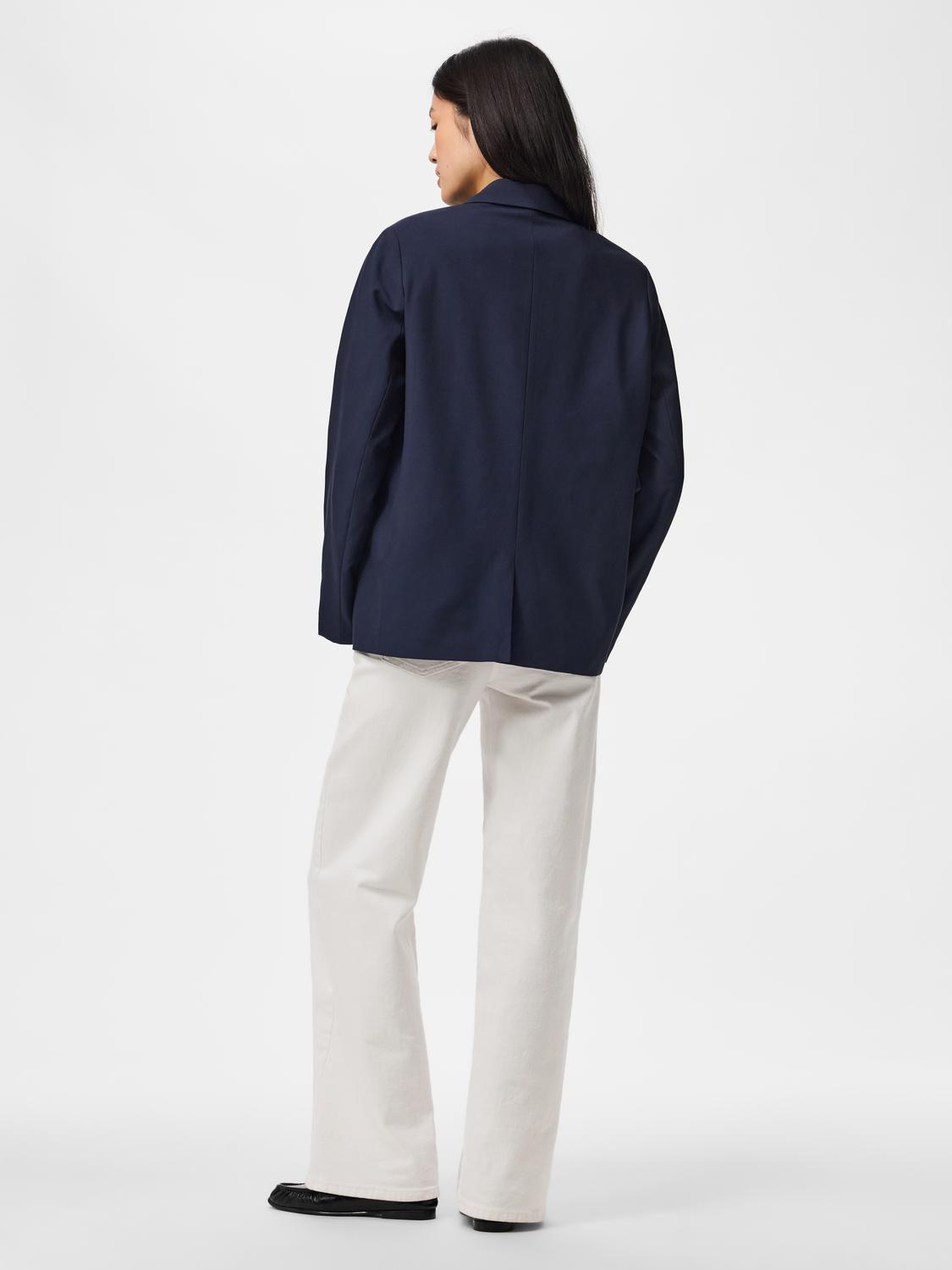 model_shot-back