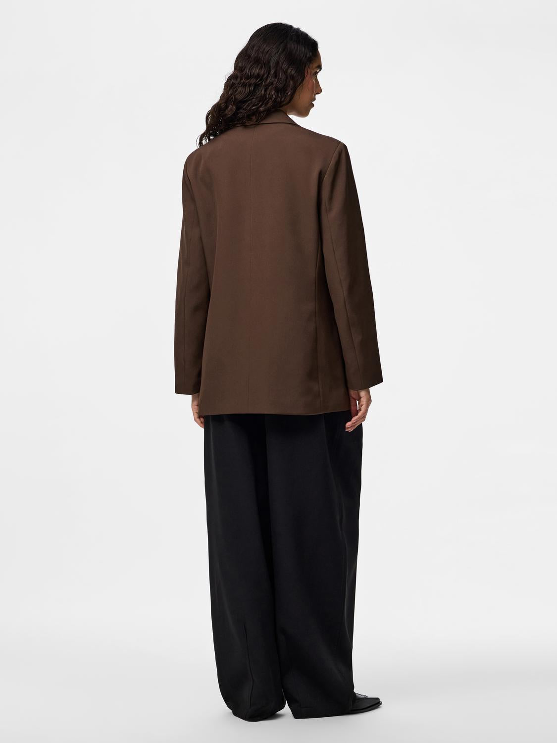 model_shot-back